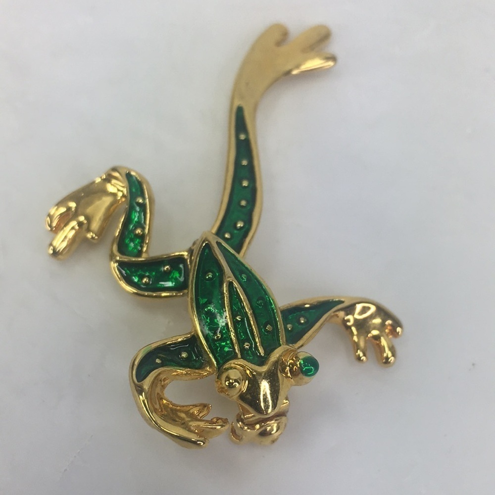 Articulated Green Tree Frog Brooch or Pin Legs Move gold tone
